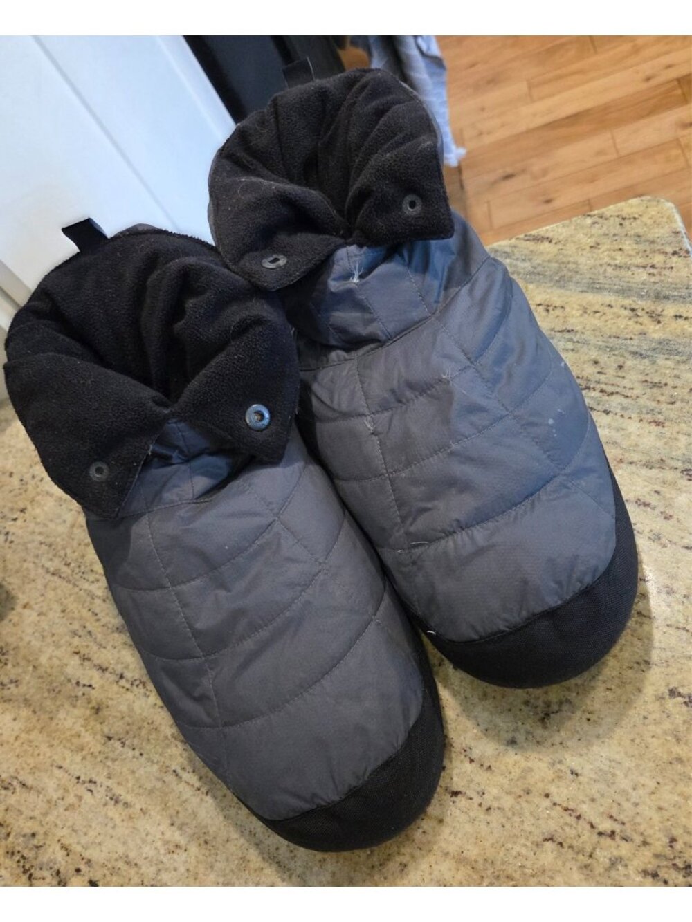 Mens REI Down Filled Fleece Lined Booties Size M/L or 8-10 Gray Slippers